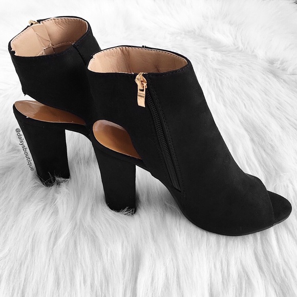 ❤️LAST CHANCE❤️ Black peep chunky heel ankle boots - Picture 2 of 5